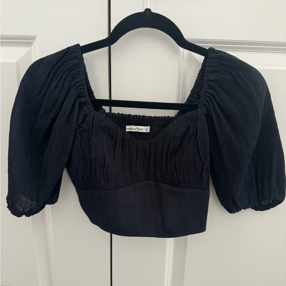Abercrombie & Fitch black crop shirt